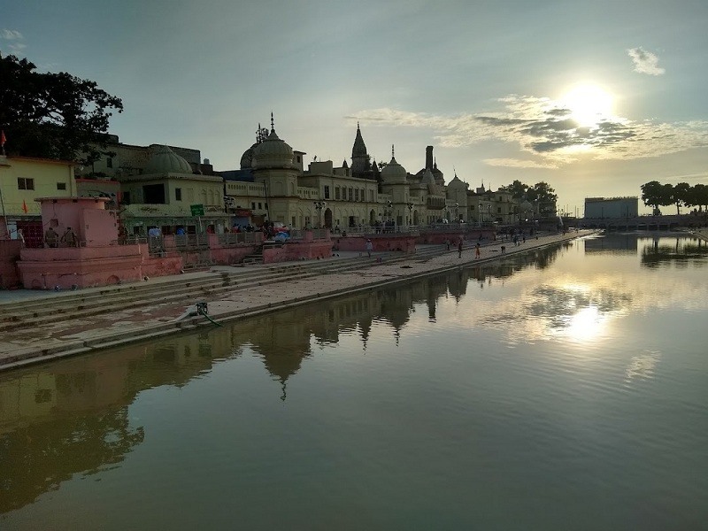 Beautiful reflection of temples at Ram ki Pedi, Ayodhya - Kesarwani Travels.